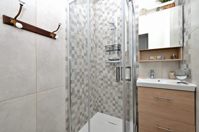 31G101603-2123329e0a6e4394ab76b71032cd153a