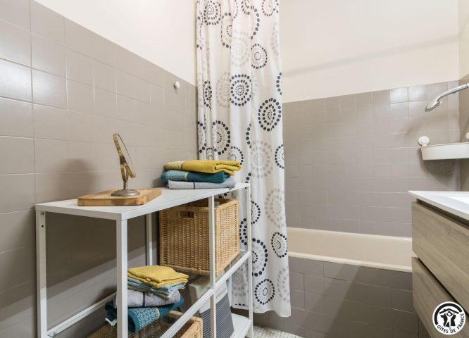 31G101603-35bf40bc254e488d8a5c05518d87fb4a