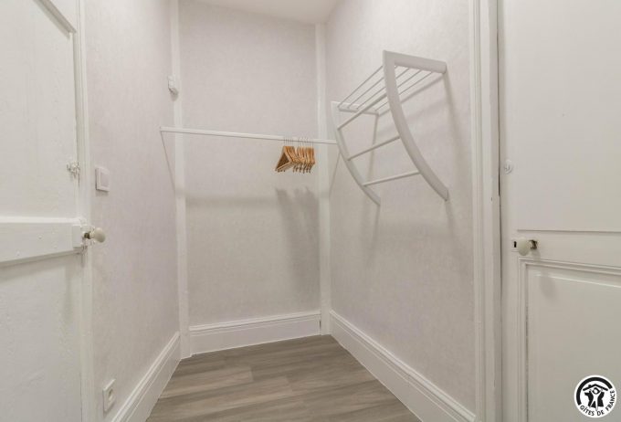 31G101603-954fcf5ae5264083b33e7e751b5f04e0