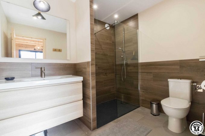 31G101608-b6a0608916a64970af2caa30d962de8f