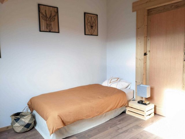 31G101608-c5e17107ebc641c3bf6d2c0f827b9063