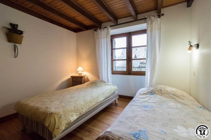 31G101609-5735675d3e68493f9e04c9efd7b8338c