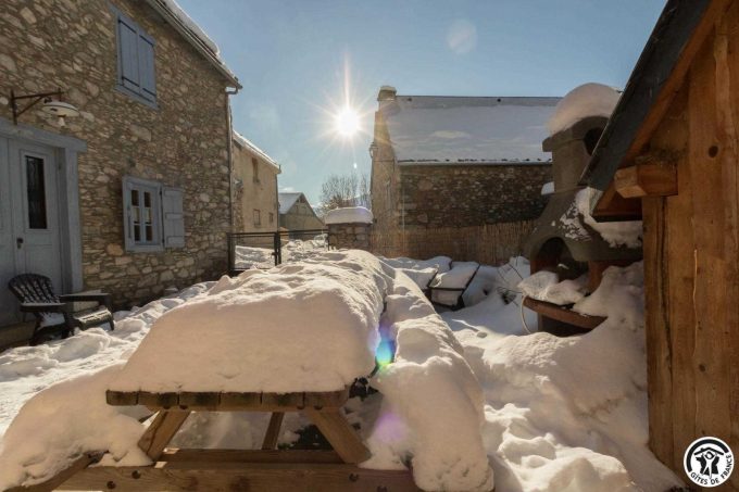 31G101613-35553238f1f64a47806a0e3d22d32574