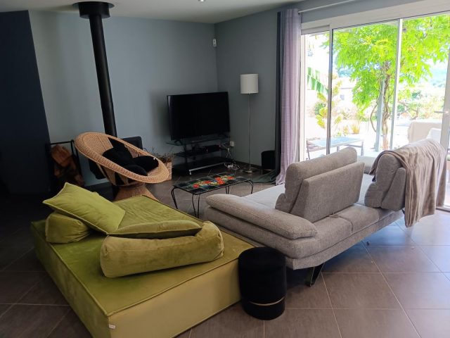 31G101620-22905a4efd804fa4a74adac2b9c48b57