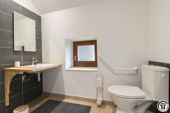 31G101649-228d841554c44dfd8f40a41bd65e9d69