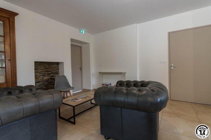 31G101649-a4a8279dda244d289d0c0ab45dd66847