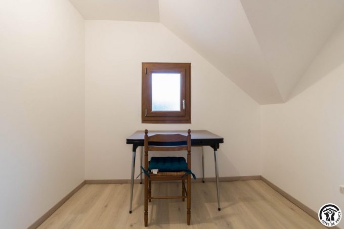 31G101649-aae78267f37c40c58c995e0005c3e4a1