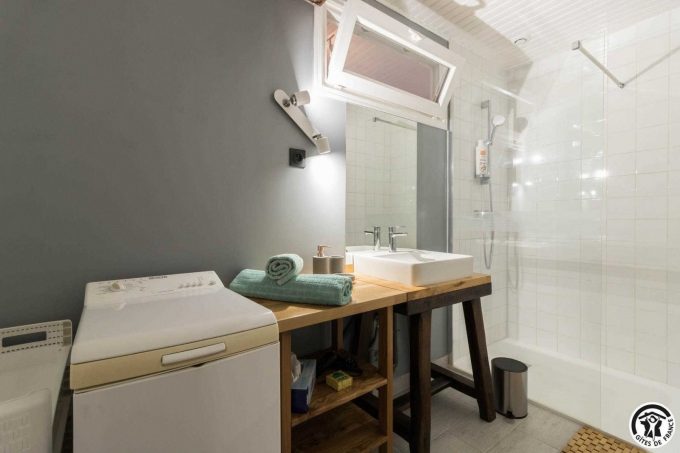 31G101650-44abd570aa65410a9bdd0eecc8329906