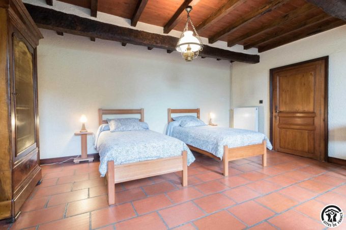 31G101650-48b384c7d9eb40b28d1304814f07cc20