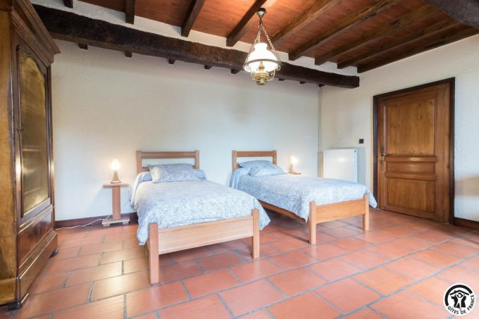 31G101650-4dd54d96e32f446d9526c3c7c05c3204