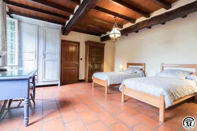 31G101650-78d22cf7d1e0483aab48aa7ceff55612