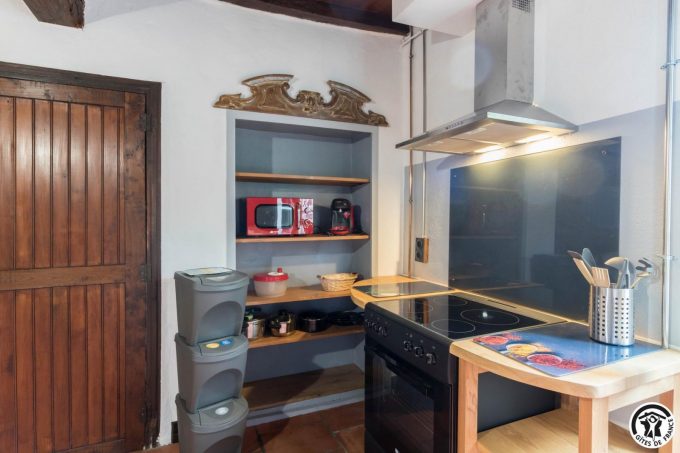 31G101650-95e715165c114bdcbf230850ba697da0