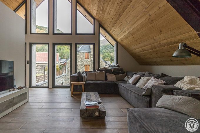 31G101655-ef512782b6214596a18dcd6996c1d7a8