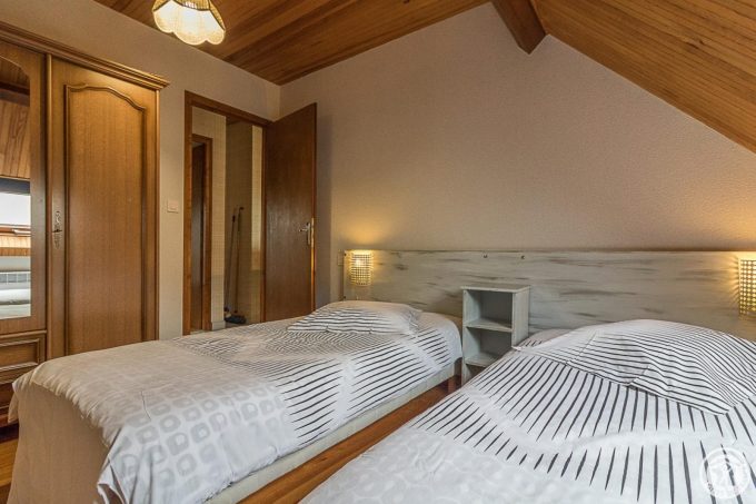 31G101657-7d998aad9e3a481186e9ffaa257b6716