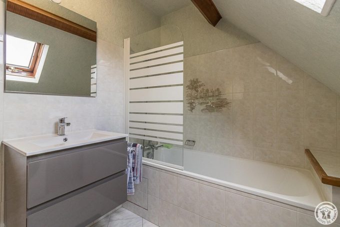 31G101657-8c2ea16d19694bf0bc00251105089b42