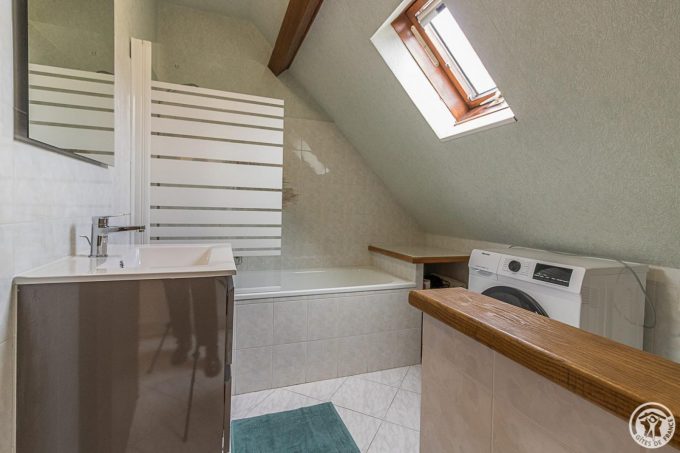 31G101657-93c88f3d0eb2480f935834c1ace31c13