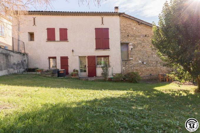 31G101659-269eeeb834d54492bf053da369a8f2a3