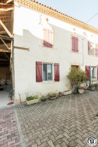 31G101659-4a2d61062db343aeb83744efb3effd89