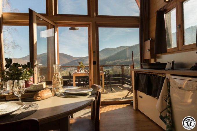 31G101666-2ef57abf1e2944b8beb57d4ad63e81cf