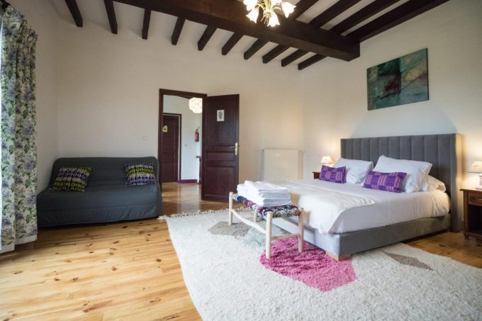 31G101688-1ece88a709ad4a218e141a4c35f9ce4d