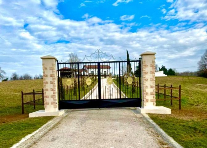 31G101688-6a118e71f7224dfead7495057b61197c