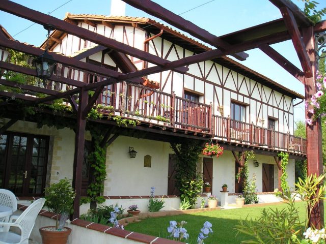 31G101688-7951e09874e742b58cd0354ea07091f0