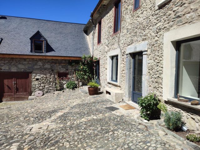 31G101695-0b03bf984d6445beab4730969bb8cdef