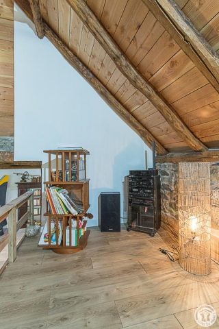 31G101695-224c73efcee24a749ff92bf7fb212706