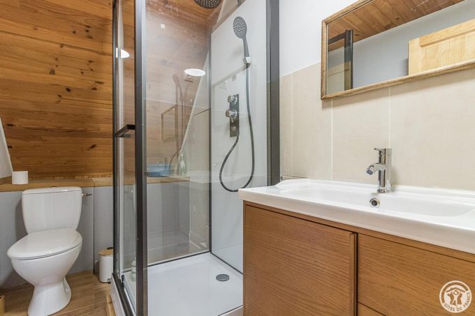 31G101695-3eefae6d6dd646a6bb19634a549e3739