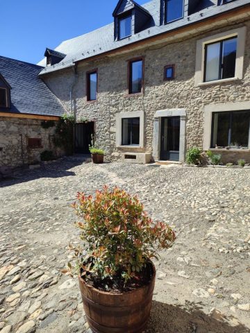 31G101695-ba2b188fc6814357a3bd449c02319c33