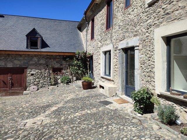 31G101695-d40bf2be39024abeb2b49697c9a12cfa