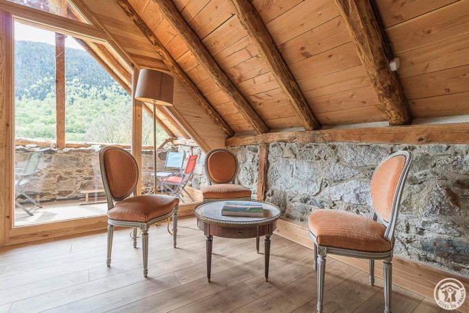 31G101695-ec1898f1d85948a59d90e38b751a8456