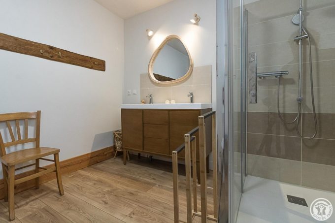 31G101695-f7c35c1002b74890ba298de43a98b9df