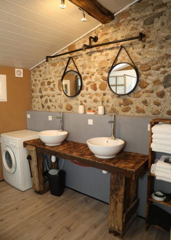 31G101696-50d135f856de42bab28165e24abd3f5e