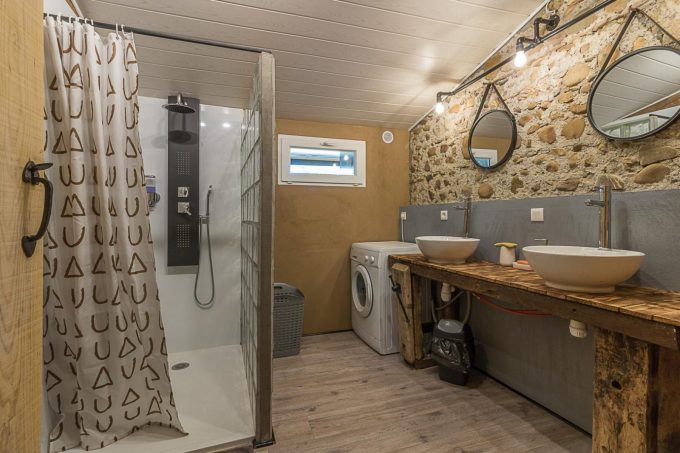 31G101696-ae289ee6f7ad48a5a14b72a4360b9203