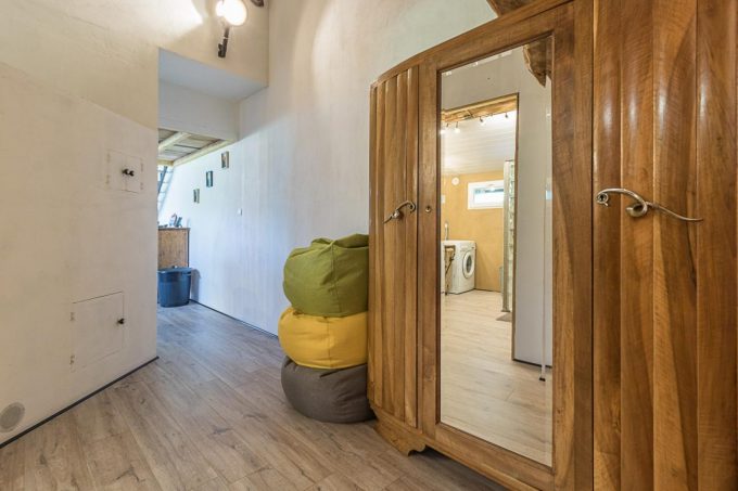 31G101696-e5878279d52c4fe1b9394a00345ed5e8