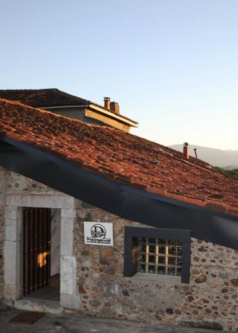 31G101696-e5feb0a32b164b8695499b07a045c9dd