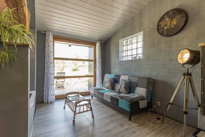 31G101696-f9a6ecd57e754831a82c2836a7d3bced