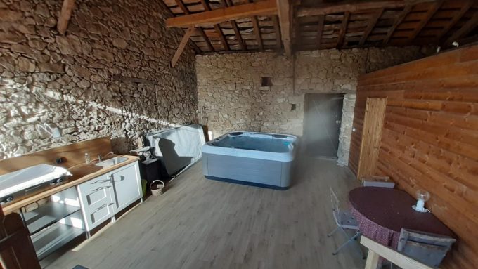 31G101699-0388ad44199441a985514b3ec7ca7591