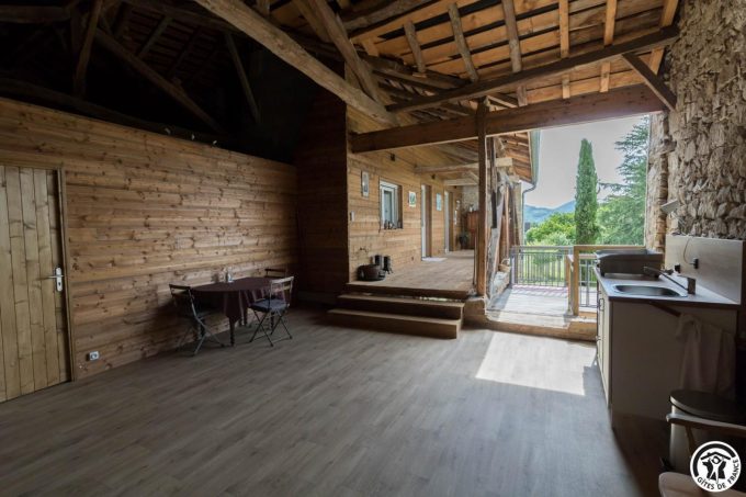 31G101699-9a2fa8f68e924cec9c8a9e567478d4d2