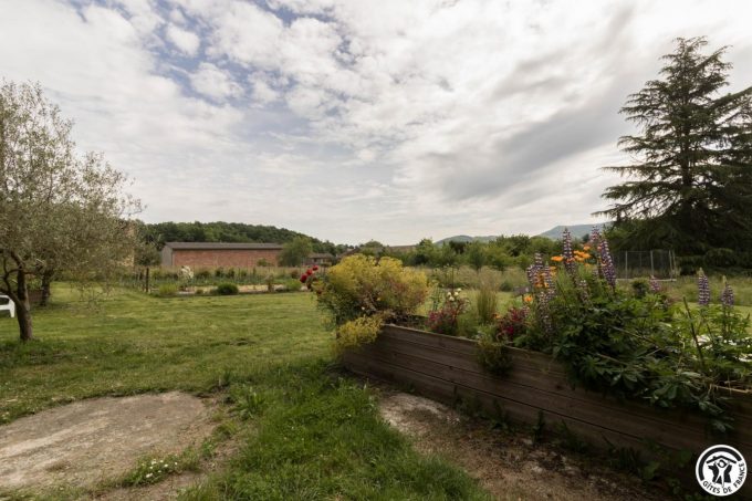 31G101699-a82040d420944c8d93fa3341e7704dfb