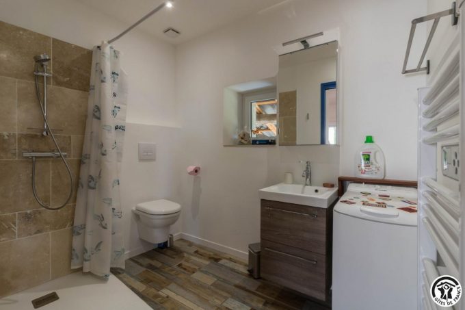 31G101699-e67af0f058de4b2f84cc0cea6bd0d0f4