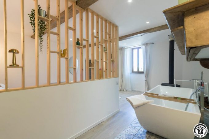 31G101704-015110c7e4744d0589223901f0e7884b