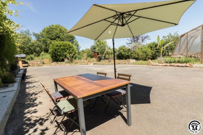 31G101704-1f1afc3f372445e5a86279bba5d2471d