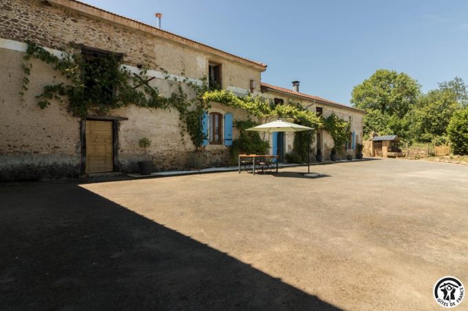 31G101704-1f2ac438d29742cfa86571f500f02608