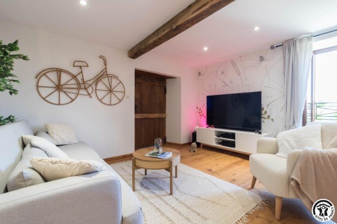 31G101704-21608bdb0d4944a7b82cbd0fac557077