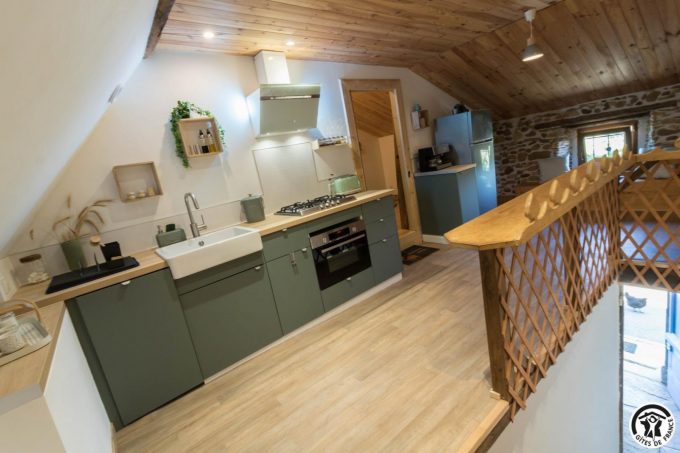 31G101704-2e11a1e0fec74252946b1eb14834e98e