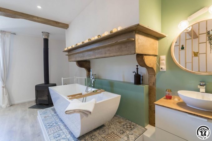 31G101704-37f377c9da6043969cc2bf4d9deede66