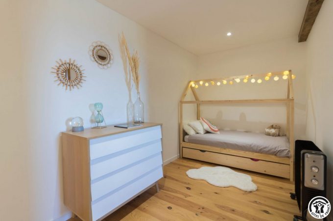 31G101704-46afba8ad4aa44e8a85f52d0a518c0eb