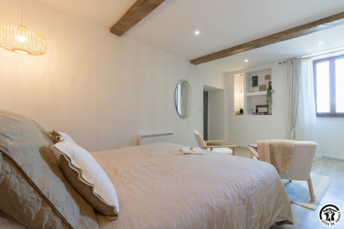 31G101704-5fe93e043c9f4534968d59c1dc2e9fc8